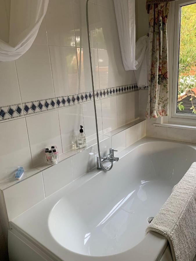 West End Lodge Ишър Екстериор снимка