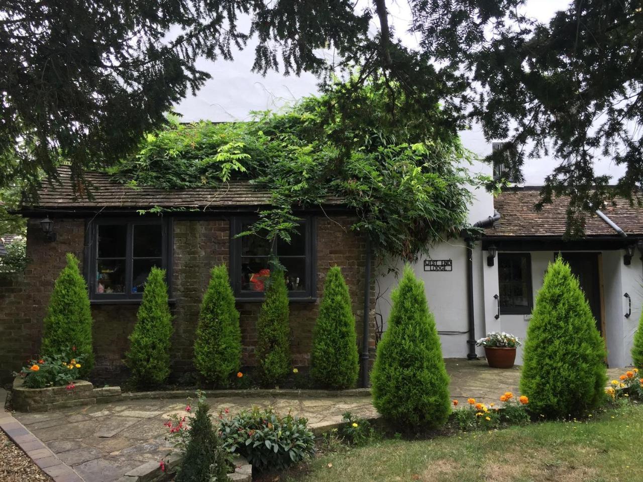 West End Lodge Ишър Екстериор снимка