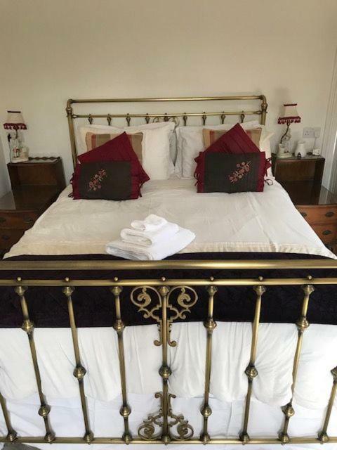 West End Lodge Ишър Екстериор снимка